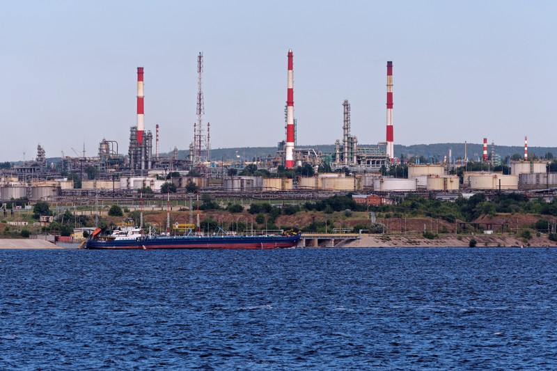 Russia Shuts Gasoline Exports as Asia Barters for Fuel Amid Iran War Squeeze