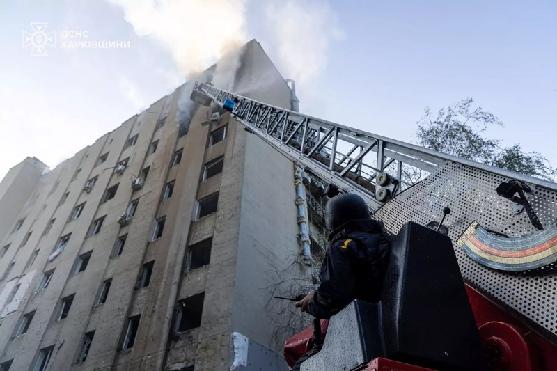 Russia Kills 15 in Easter Escalation as Kyiv Offers Truce, Strikes Deep