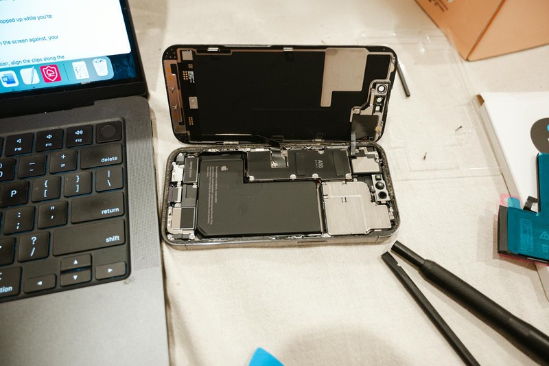 The Era of the Sealed Phone Is Ending — at Least in Europe