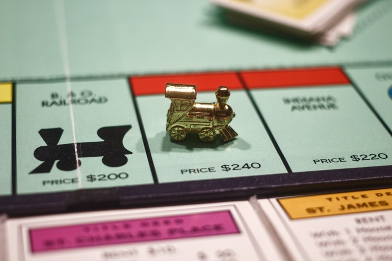 934 Players, 100% Reviews, Steam Featured Win: Thrifty Business Sticks the Landing